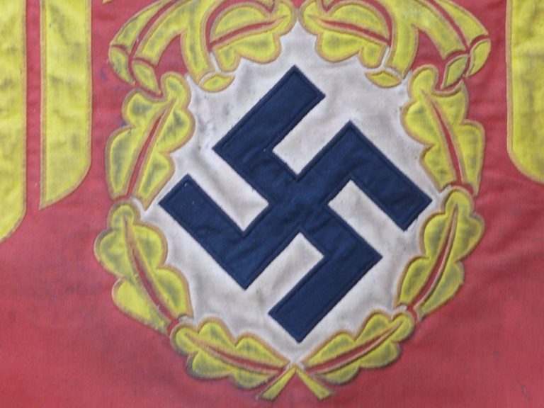 ORIGINAL NSDAP EAGLE RALLY FLAG: – Military collectables for sale